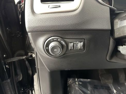 Used 2018 Jeep Compass Latitude w/ Popular Equipment Group image 15