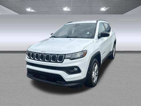 Used 2024 Jeep Compass Latitude AWD/4WD image 7