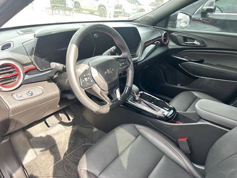 Used 2024 Chevrolet Trax RS w/ Sunroof Package image 9