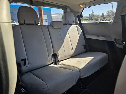 Used 2017 Toyota Sienna Limited Premium AWD/4WD image 13