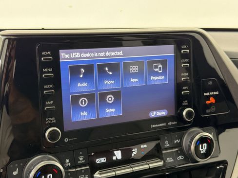 Used 2022 Toyota Highlander XLE FWD image 29