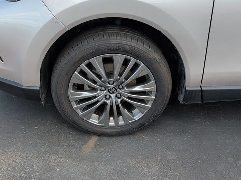 Certified 2022 Toyota Venza Limited AWD/4WD image 7