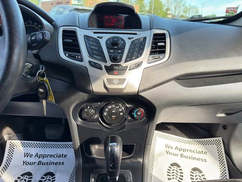 Used 2013 Ford Fiesta SE FWD image 21