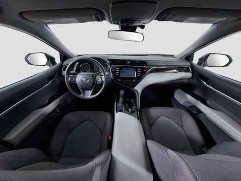 Used 2020 Toyota Camry LE FWD image 9