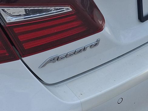 Used 2016 Honda Accord Touring image 5