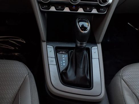 Used 2019 Hyundai Elantra Limited FWD image 12