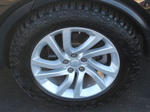 Used 2017 Land Rover Discovery HSE AWD/4WD image 31