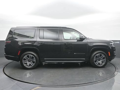 Used 2025 Jeep Wagoneer 4WD image 6