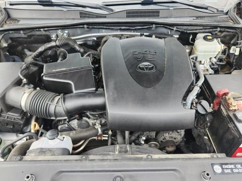 Used 2019 Toyota Tacoma TRD Off-Road AWD/4WD image 31