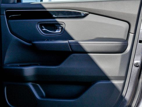 New 2025 Honda Pilot Touring image 10