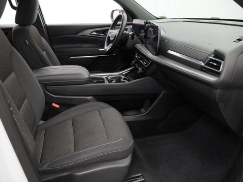 Used 2024 Chevrolet Traverse LT w/ Trailering Package FWD image 31