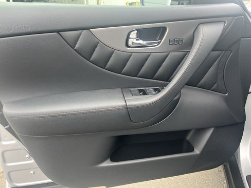 Used 2017 INFINITI QX70 2WD w/ Premium Package image 7