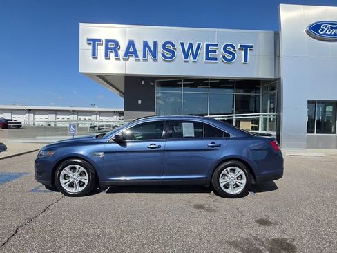 Used 2018 Ford Taurus SE FWD image 2