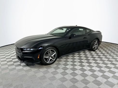 Used 2025 Ford Mustang Coupe RWD image 3