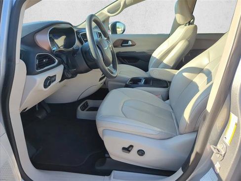 Used 2021 Chrysler Voyager Lxi image 9