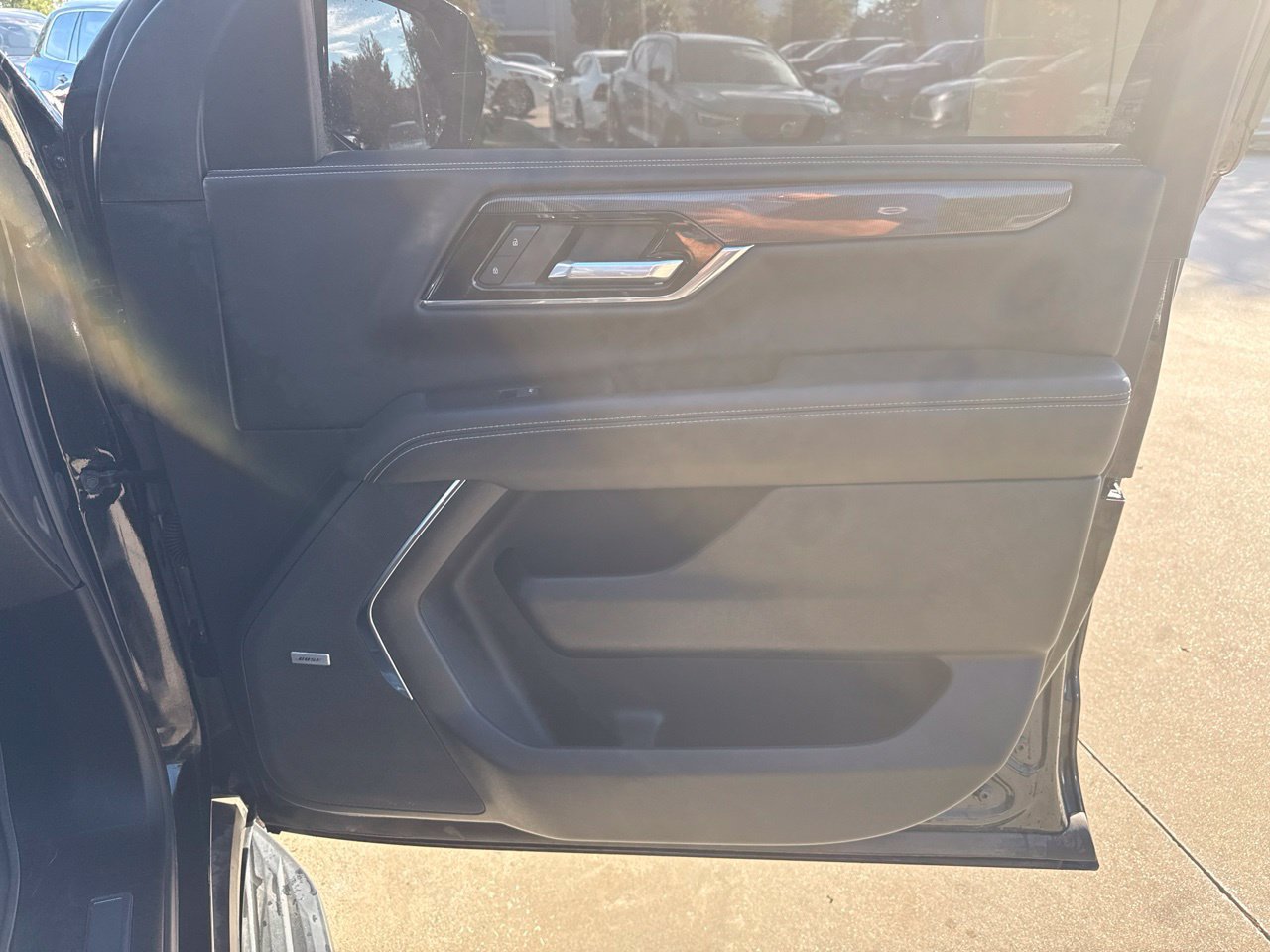 Used 2025 GMC Yukon XL Elevation w/ Elevation Premium Package AWD/4WD image 18