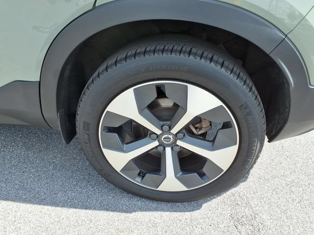 Used 2025 Volvo XC40 B5 Plus w/ Protection Package Premier AWD/4WD image 12