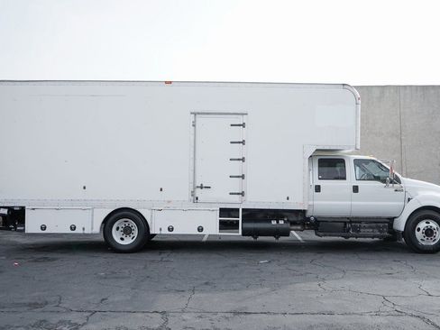 Used 2015 Ford F650 2WD Crew Cab Super Duty image 19