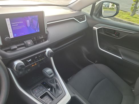 Certified 2023 Toyota RAV4 LE FWD image 21
