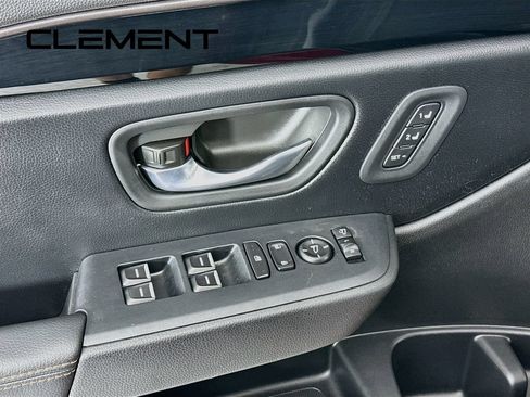 Used 2025 Honda Pilot TrailSport image 27