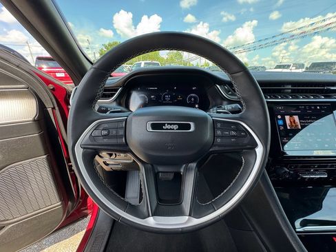 Used 2023 Jeep Grand Cherokee Altitude AWD/4WD image 20