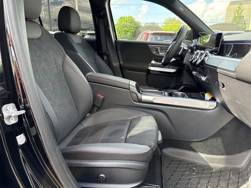 New 2025 Mercedes-Benz GLB 250 4MATIC image 19