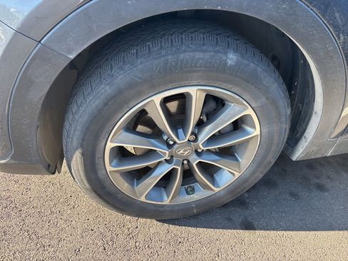 Used 2017 Hyundai Santa Fe Limited AWD/4WD image 2