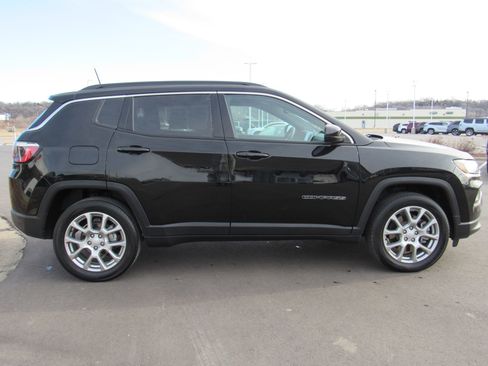 Used 2023 Jeep Compass Latitude image 5