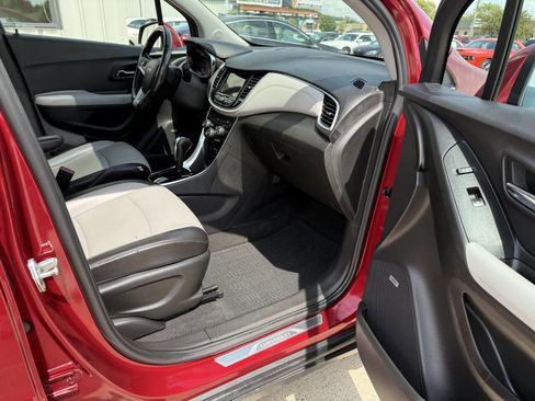 Used 2019 Chevrolet Trax Premier w/ LPO, Cargo Package image 11