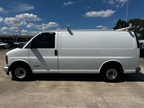 Used 2001 Chevrolet Express 1500 RWD image 2