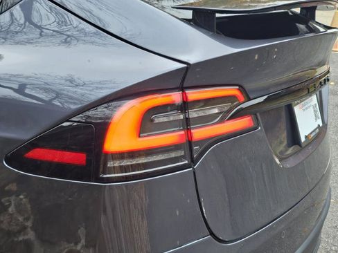 Used 2022 Tesla Model X image 30