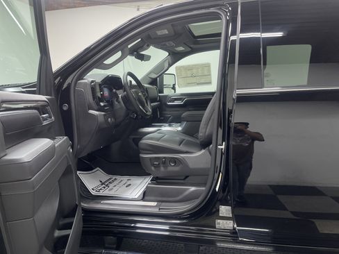 Used 2026 Chevrolet Silverado 3500 LTZ w/ LTZ Premium Package image 18