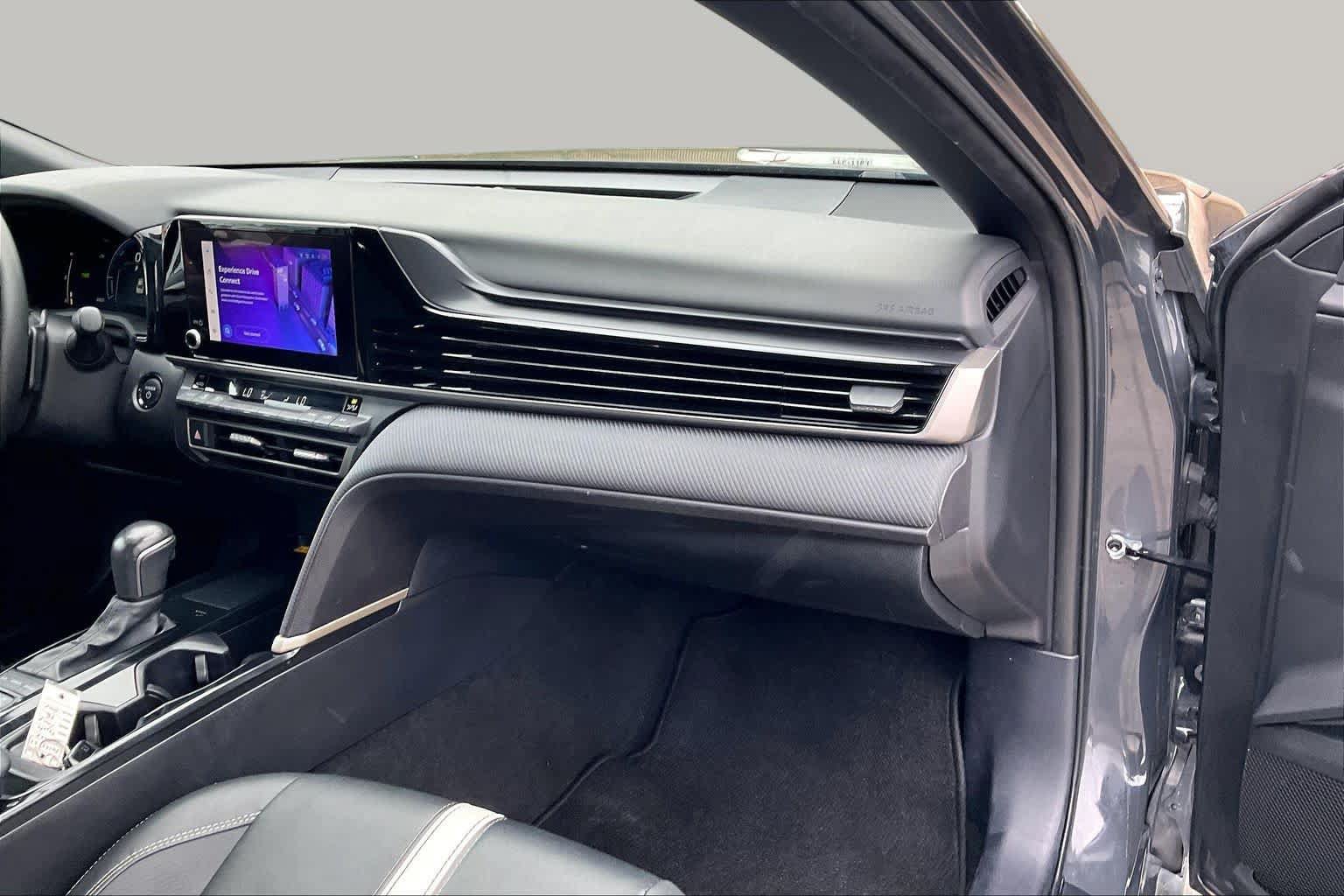 Used 2025 Toyota Camry SE FWD image 18
