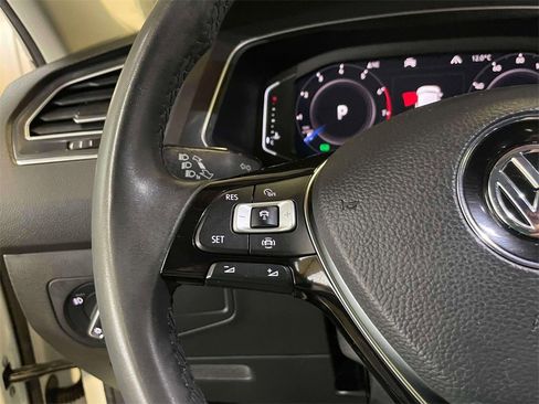 Used 2020 Volkswagen Tiguan SEL image 22