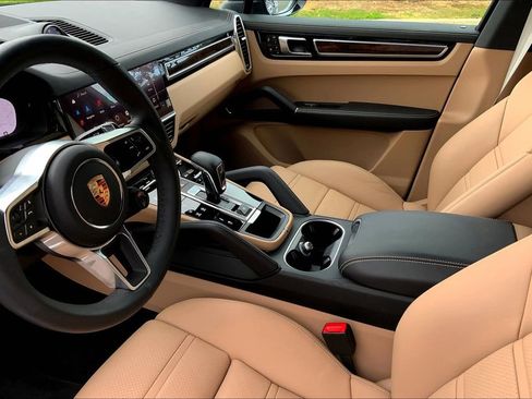 Used 2023 Porsche Cayenne S image 17