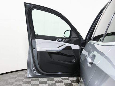 Certified 2024 BMW X5 xDrive50e w/ Premium Package image 28