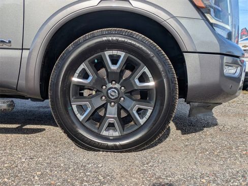 Used 2021 Nissan Titan Platinum Reserve image 10