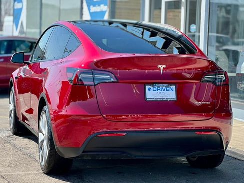 Used 2024 Tesla Model Y Long Range image 3