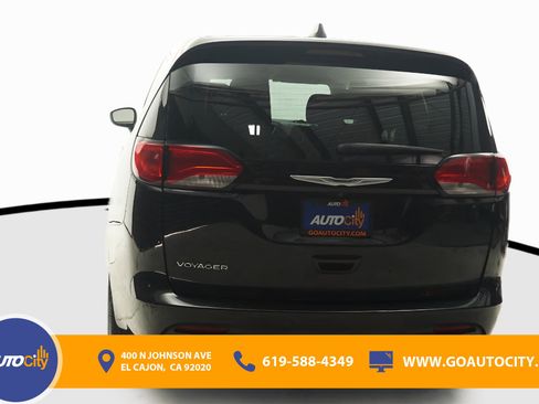 Used 2023 Chrysler Voyager LX FWD image 12