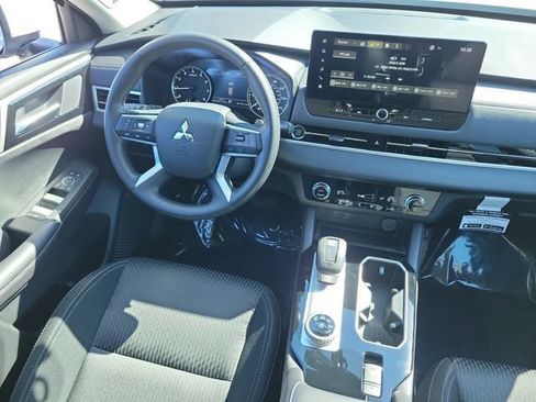 New 2026 Mitsubishi Outlander ES FWD image 14