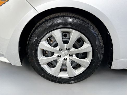 Used 2020 Toyota Corolla LE image 37