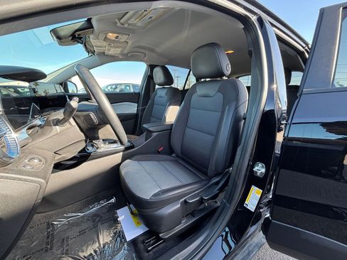 Used 2025 Chevrolet Trax LT w/ LT Convenience Package FWD image 35