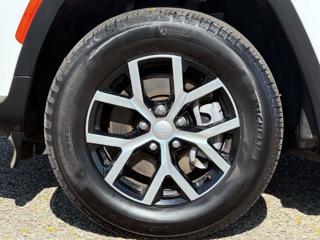 Used 2023 Jeep Grand Cherokee L Limited AWD/4WD image 9