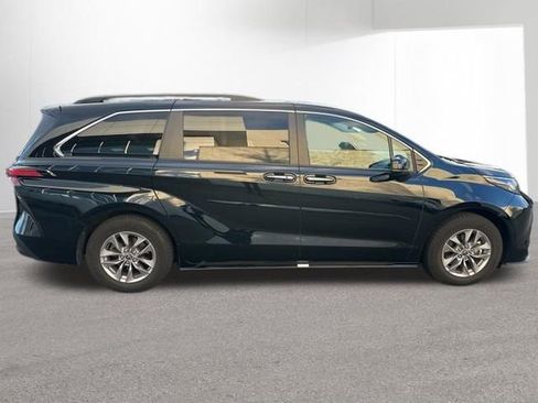 Certified 2022 Toyota Sienna XLE w/ XLE Plus Package image 9
