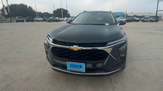 Used 2025 Chevrolet Trax LT FWD image 3
