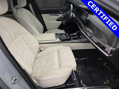 Used 2023 BMW 760i xDrive w/ Luxury Rear Seating Package image 27