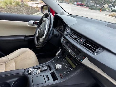 Used 2013 Lexus CT 200h image 29