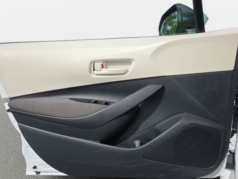 Used 2025 Toyota Corolla LE image 26