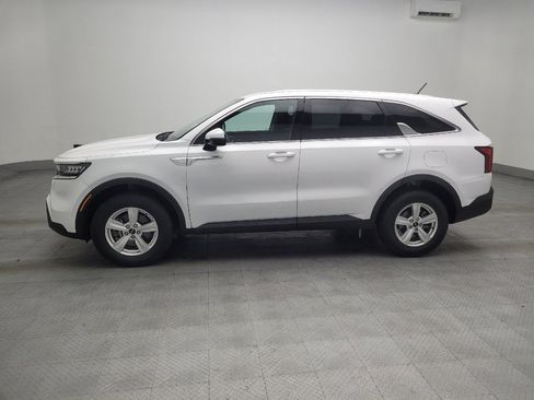 Used 2023 Kia Sorento LX image 2