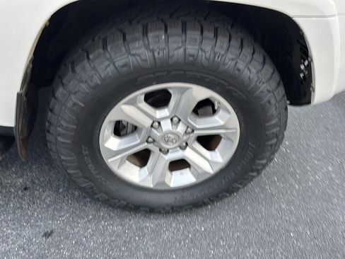 Certified 2018 Toyota 4Runner SR5 image 34